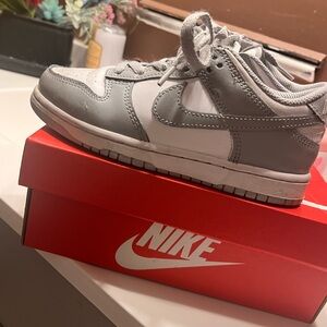 Kids Nike Kids Gray and White Dunks SIZE 1